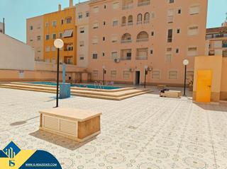 Attique à El Molino. Ático con piscina compartida en torrevieja, provincia de alicant