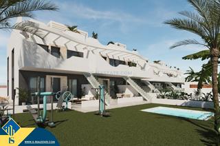 Casa en Pilar de la Horadada Ciudad. Casas con piscina comunitaria en construcción en orihuela costa,