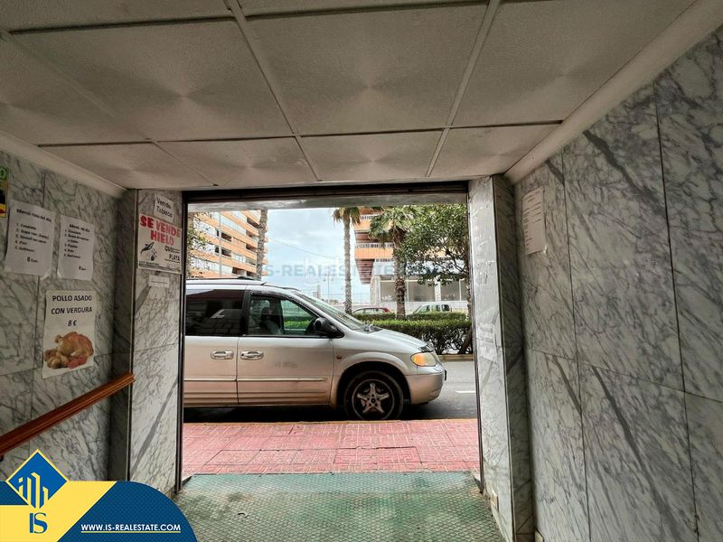 Foto e8f3cf54-da40-4e8f-b3c3-4dfd3f0172d7. Local comercial a El Acequión Torrevieja