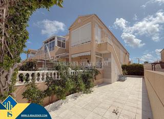 Casa en Zona Carrefour - Urbanizaciones. Bungalow reformado con piscina comunitaria, en la provincia de a