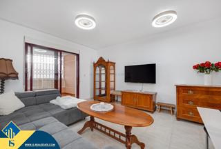 Apartamento en Las Piscinas Naturales. Apartamento con terraza en la provincia de alicante, en torrevie