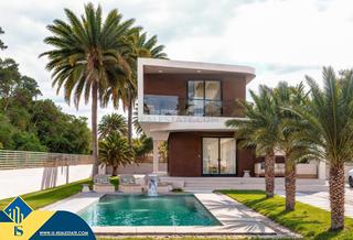 Xalet a San Miguel de Salinas. Casas con piscina privada en construcción en orihuela costa, pro