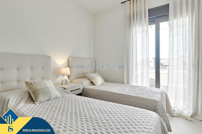 Foto 24851bec-36fe-4d40-b1af-e4ee164a2476. Apartament amb aparcament piscina a La Veleta Torrevieja
