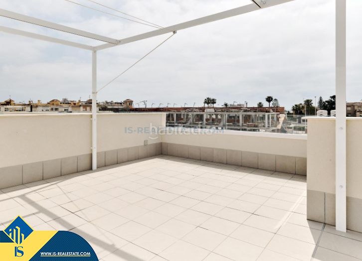 Foto ec3d361e-8923-4449-b691-1bca8d12588b. Apartament amb aparcament piscina a La Veleta Torrevieja