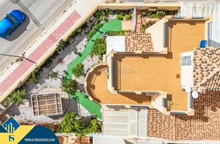 Chalet in La Florida. Villa con piscina compartida en orihuela costa, provincia de ali