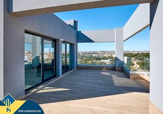 Penthouse in Punta Prima. Ático con piscina compartida en la provincia de alicante, en la