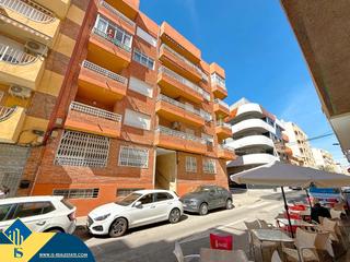 Appartement à Las Piscinas Naturales. Apartamento con balcón en la provincia de alicante, en torreviej