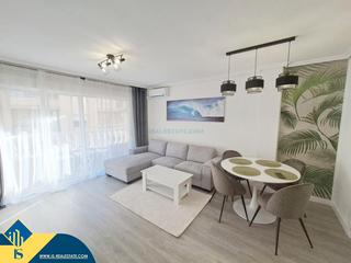 Apartamento en Las Piscinas Naturales. Apartamento reformado con terraza en torrevieja, provincia de al