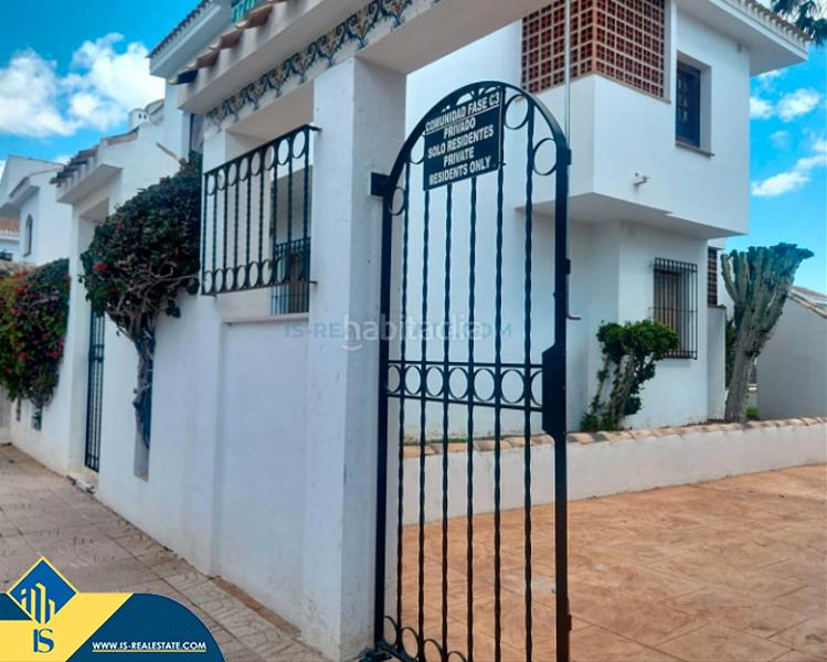 Foto b23d82be-1657-4fec-be40-bf19380d30dc. Casa con parcheggio piscina in Pueblo Latino Pilar de la Horadada