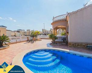 Xalet a El Raso. Chalet con piscina privada en guardamar del segura, provincia de
