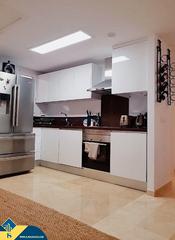 Etagenwohnung in Punta Prima. Apartamento con piscina compartida en la provincia de alicante,