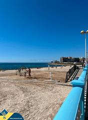 Attique à Zona Playa de los Locos. Ático reformado con piscina compartida en playa de los locos, en