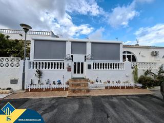 Maison à Zona Carrefour - Urbanizaciones. Bungalow con terraza, en la provincia de alicante, en la localid