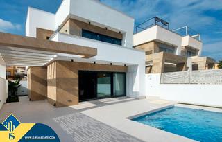 Xalet a San Miguel de Salinas. Chalet con piscina privada en construcción en san miguel de sali