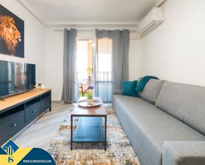 Flat in Parque de las Naciones. Apartamento reformado con piscina comunitaria, en la provincia d