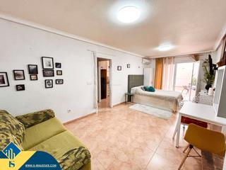 Studio in Centro - Muelle Pesquero. Estudio con terraza en torrevieja, provincia de alicante. 1 habi