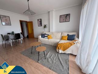 Apartament a El Acequión. Apartamento con terraza en la provincia de alicante, en torrevie