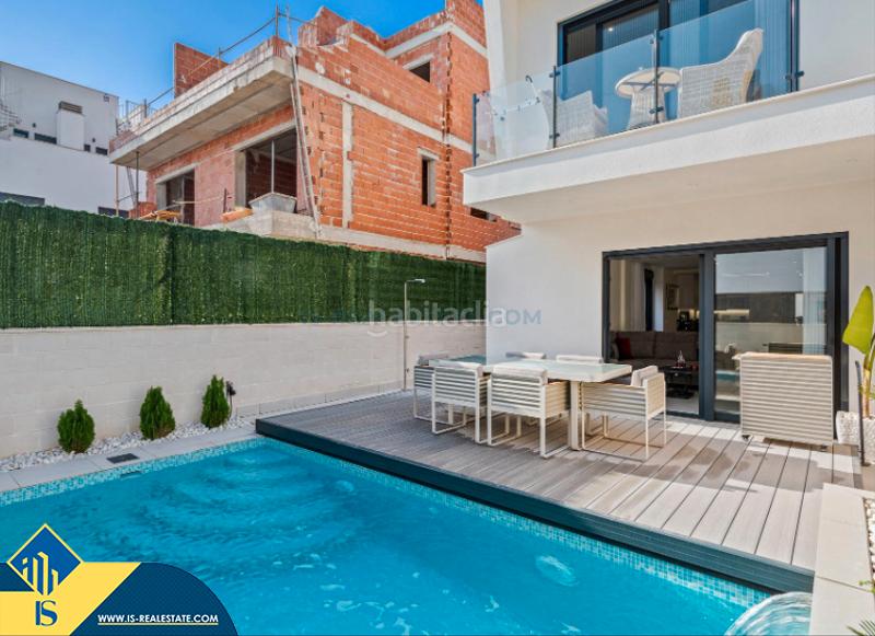 Foto 5e82b8e8-0fe6-4392-98cc-a916c6a1b2fd. Chalet avec parking piscine dans Los Secanos Guardamar del Segura