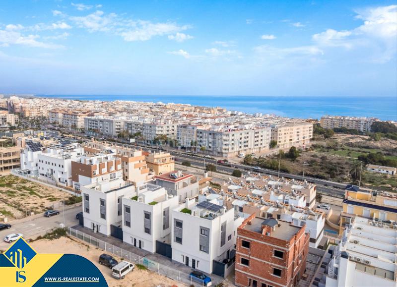 Foto aeee6c9d-1ba5-48a8-b70f-91ff935f4525. Chalet avec parking piscine dans Los Secanos Guardamar del Segura