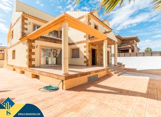 Chalet à Aguas Nuevas. Chalet con piscina privada, en la provincia de alicante, en la l