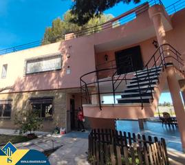 Xalet a Los Balcones-Los Altos. Chalet con piscina privada, en la provincia de alicante, en la l