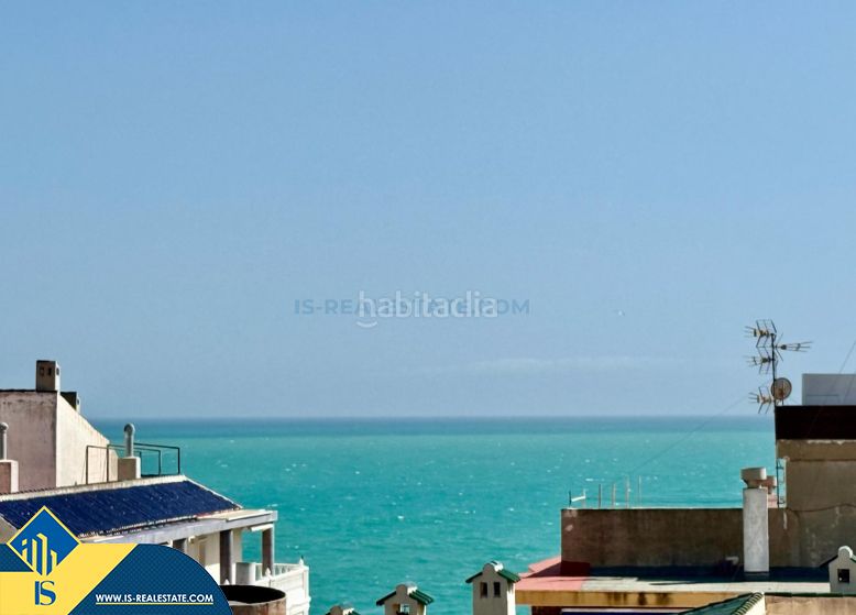 Foto b4c7ce24-e8aa-40d6-9dc6-261a7b5ff1d2. Àtic amb aparcament a Las Piscinas Naturales Torrevieja