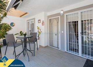 Casa a Pueblo. Bungalow reformado con piscina compartida en guardamar del segur