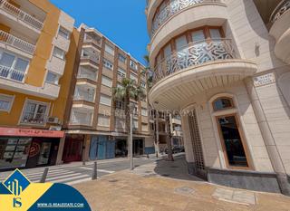 Apartamento en Centro - Muelle Pesquero. Apartamento reformado con terraza en torrevieja, provincia de al