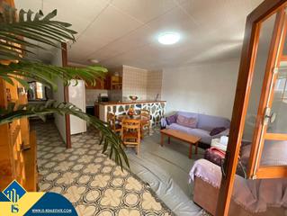 Casa en Playa de los Náufragos. Bungalow con terraza, en la provincia de alicante, en torrevieja