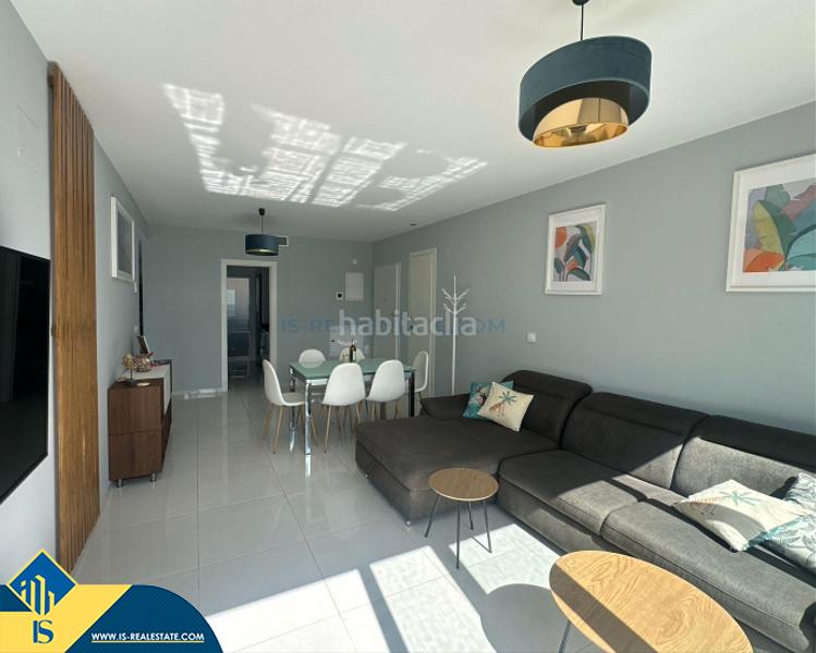 Foto 044b8934-c0d6-42c3-b1d1-5cf80d7eb96c. Dachwohnung mit parking pool in Punta Prima Torrevieja