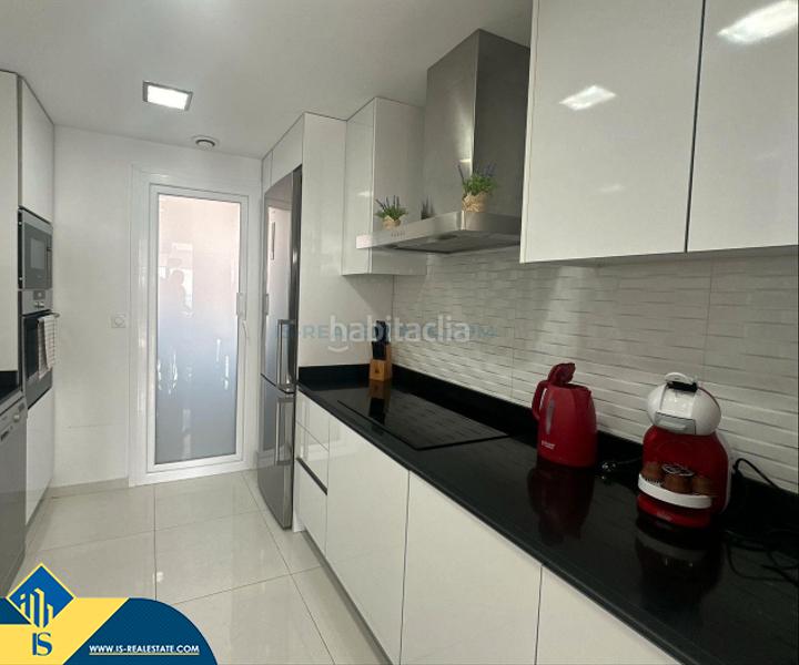 Foto a215b1e3-9fb4-48b2-aa05-ba67f1501a0a. Dachwohnung mit parking pool in Punta Prima Torrevieja