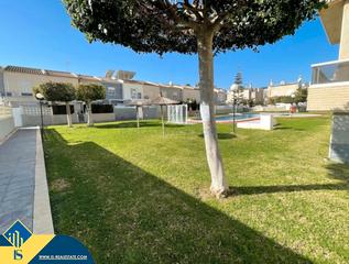 Appartement à Aguas Nuevas. Apartamento con piscina compartida en la provincia de alicante,