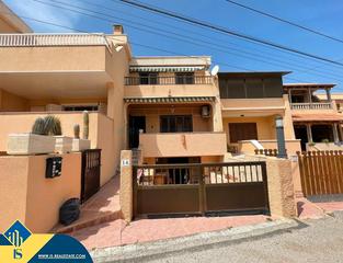 Chalet à Cabo Cervera. Chalet con terraza en la provincia de alicante, en la localidad