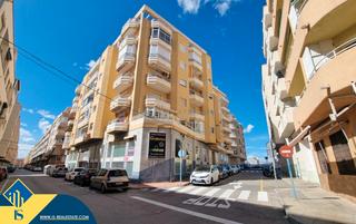 Apartamento en Antonio Machado. Apartamento con terraza en la provincia de alicante, en torrevie