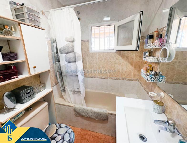 Foto 27954562-3211-4a4d-a10c-450cd80518e2. Casa bifamiliare con parcheggio piscina in Los Balcones-Los Altos Torrevieja