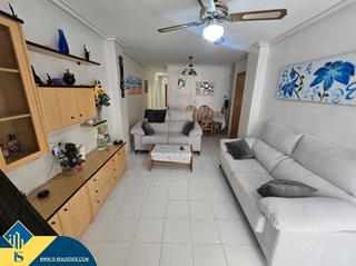 Appartement in Las Piscinas Naturales. Apartamento con balcón en torrevieja, provincia de alicante. 3 h