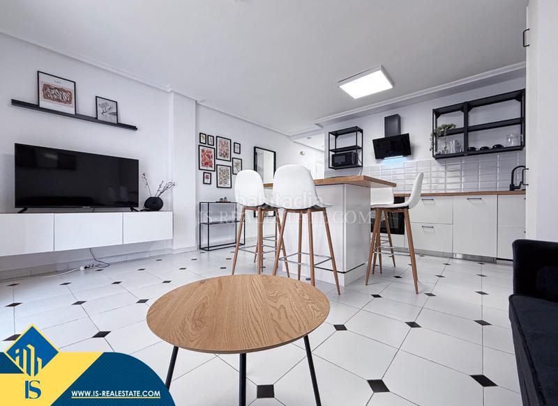 Foto 5317cb24-d32c-40f0-8ad6-6a9fd1b5659c. Apartament amb calefacció a Zona Playa de los Locos Torrevieja