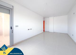 Apartamento en Las Piscinas Naturales. Apartamento reformado con terraza en la provincia de alicante, e