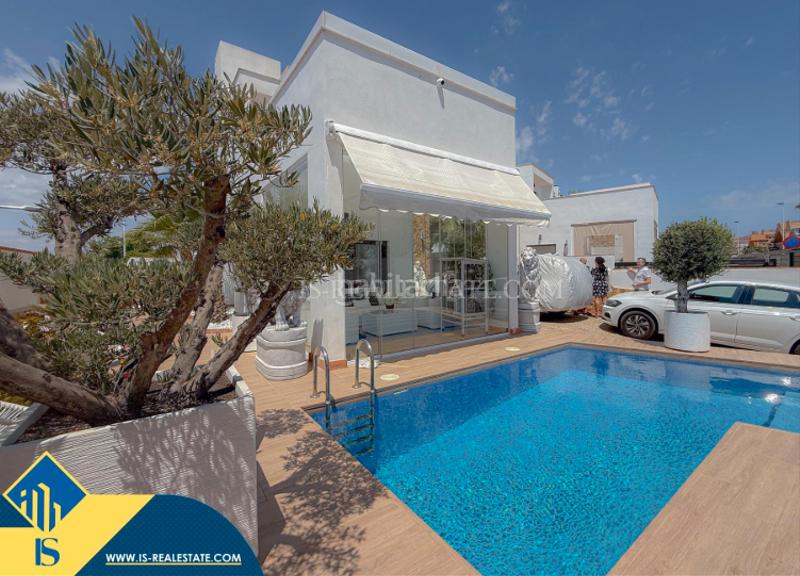 Foto 6f0e1872-2778-469f-8405-2397d5d8c662. Xalet amb aparcament piscina a Parque Acuático - Sector 25 Torrevieja