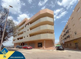 Apartamento en Gaspar Perelló. Apartamento reformado con terraza en la provincia de alicante, e