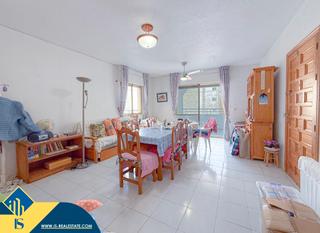 Appartement in Las Piscinas Naturales. Apartamento con terraza en la provincia de alicante, en torrevie