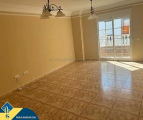 Etagenwohnung in Puerto Deportivo. Apartamento con terraza en la provincia de alicante, en la local