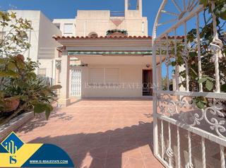 Xalet a Zona Carrefour - Urbanizaciones. Casa con piscina compartida en la provincia de alicante, en la l
