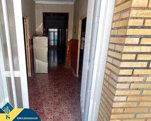 Appartement à Centro - Muelle Pesquero. Apartamento con terraza para reformar en la provincia de alicant