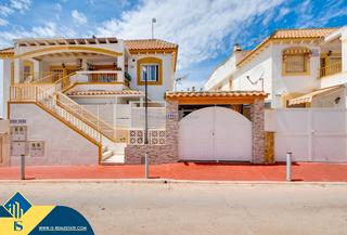 Casa en Zona Carrefour - Urbanizaciones. Bungalow con piscina compartida en torrevieja, provincia de alic
