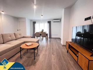 Appartement à Antonio Machado. Apartamento con terraza en la provincia de alicante, en torrevie