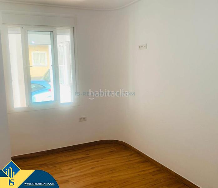 Foto 00e1fd2f-840e-45d5-b905-b6d0869c158b. Flat with parking in Avenida Habaneras - Curva de Palangre Torrevieja