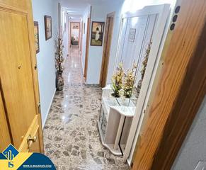 Flat in Avenida Habaneras - Curva de Palangre. Apartamento parcialmente reformado con terraza en la zona de pla