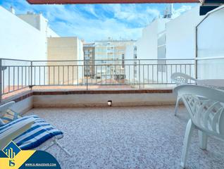 Piso en Las Piscinas Naturales. Apartamento con terraza en la provincia de alicante, en torrevie
