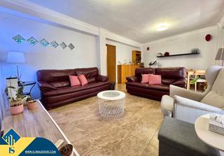 Piso en Las Piscinas Naturales. Apartamento reformado con terraza en torrevieja, provincia de al
